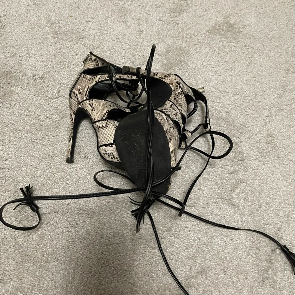 SHOES - Picture 4 of 5